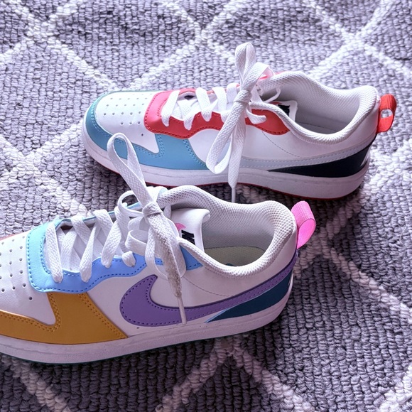 Girls Nike Multi Color Court Borough Sneakers Size 3.5Y - Picture 2 of 6